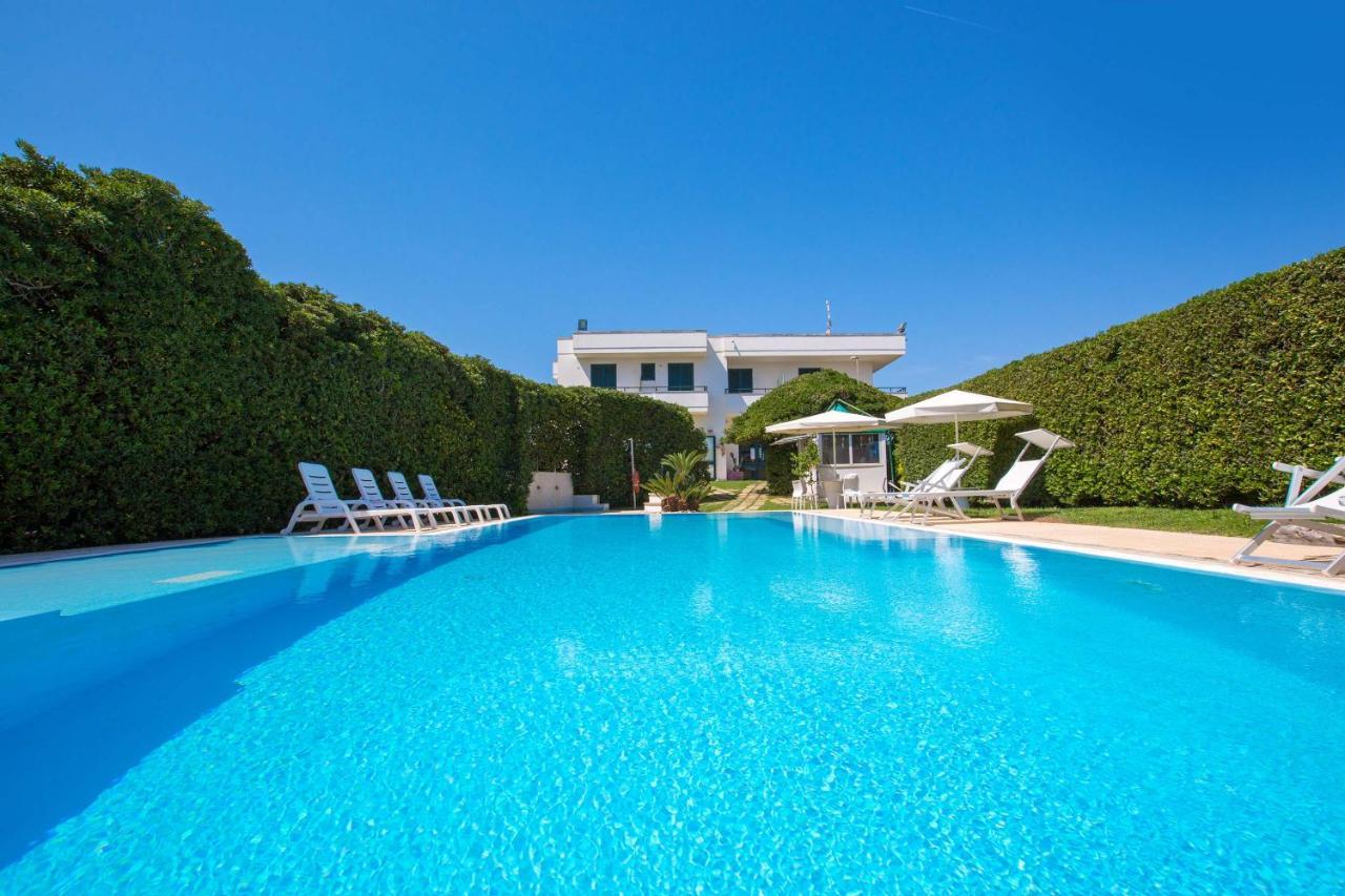 Residence Punta Cassano - In Piscina Sulla Spiaggia Di Sabbia San Foca Exteriér fotografie